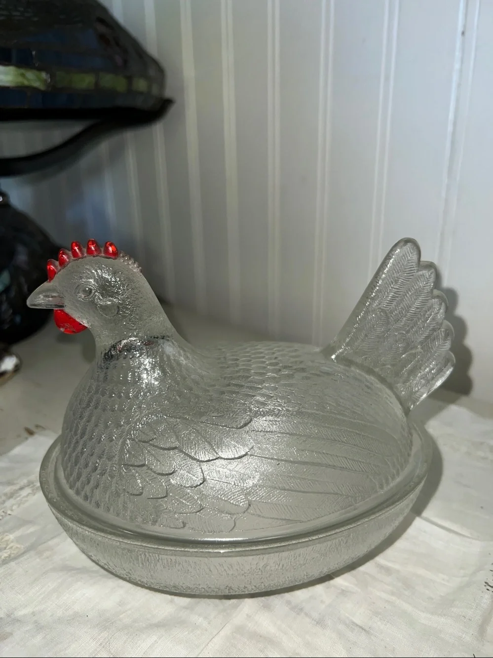 V tg Clear Indiana Glass Hen on nest with red comb. Chicken, Covered Dish